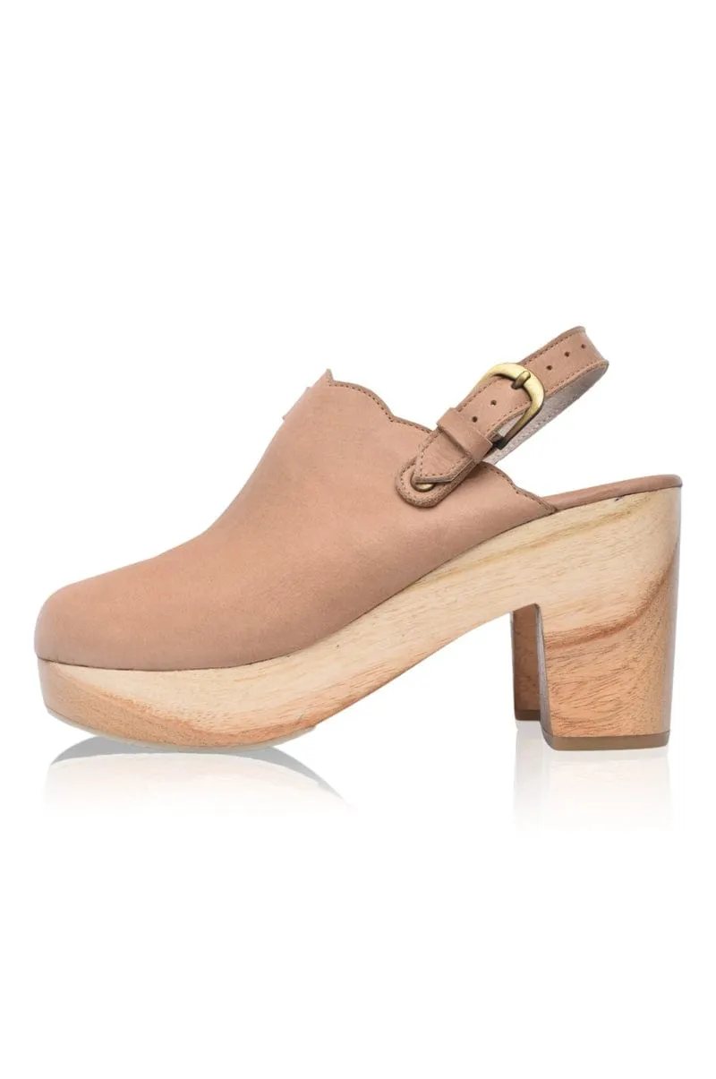 Sierra Leather Clogs in Vintage Beige