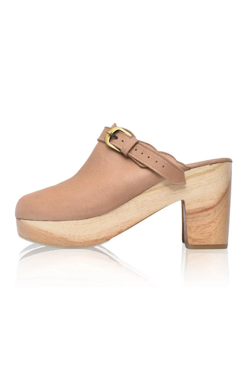 Sierra Leather Clogs in Vintage Beige