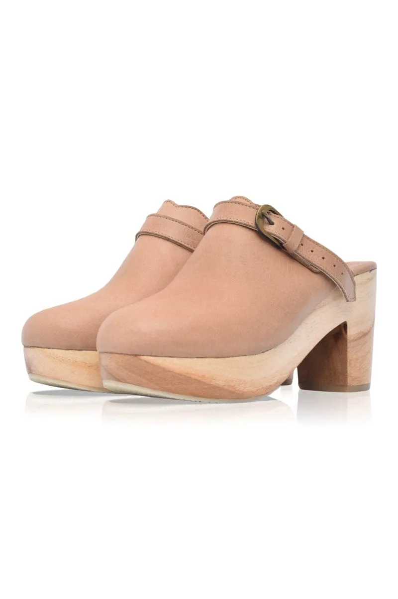 Sierra Leather Clogs in Vintage Beige