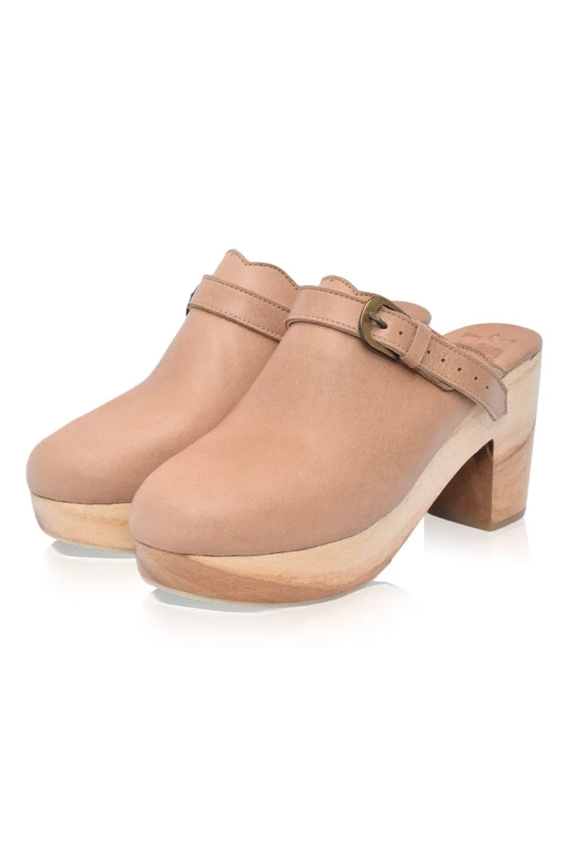 Sierra Leather Clogs in Vintage Beige