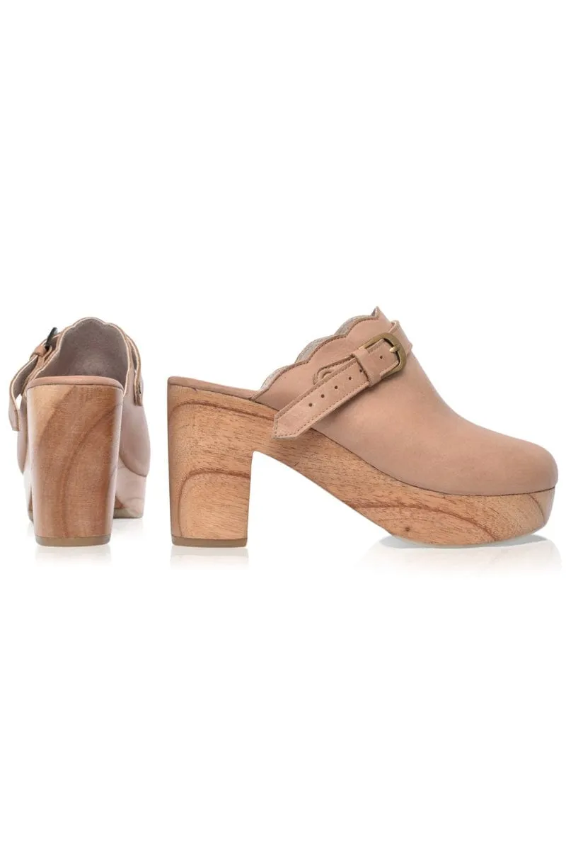 Sierra Leather Clogs in Vintage Beige