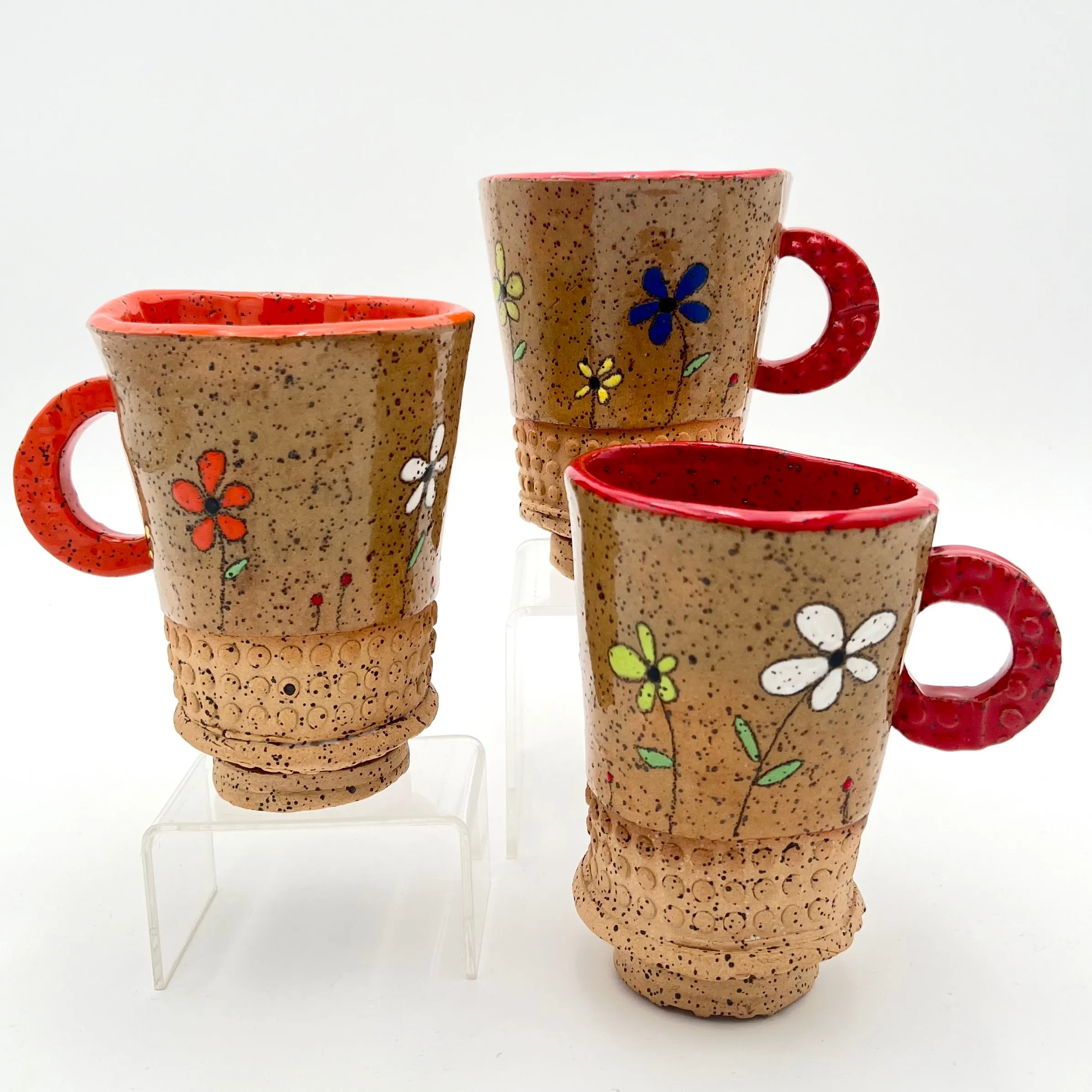 Sundell - Large Handled Mug - Textured Bottom with Flowers (Peppered Wheat)