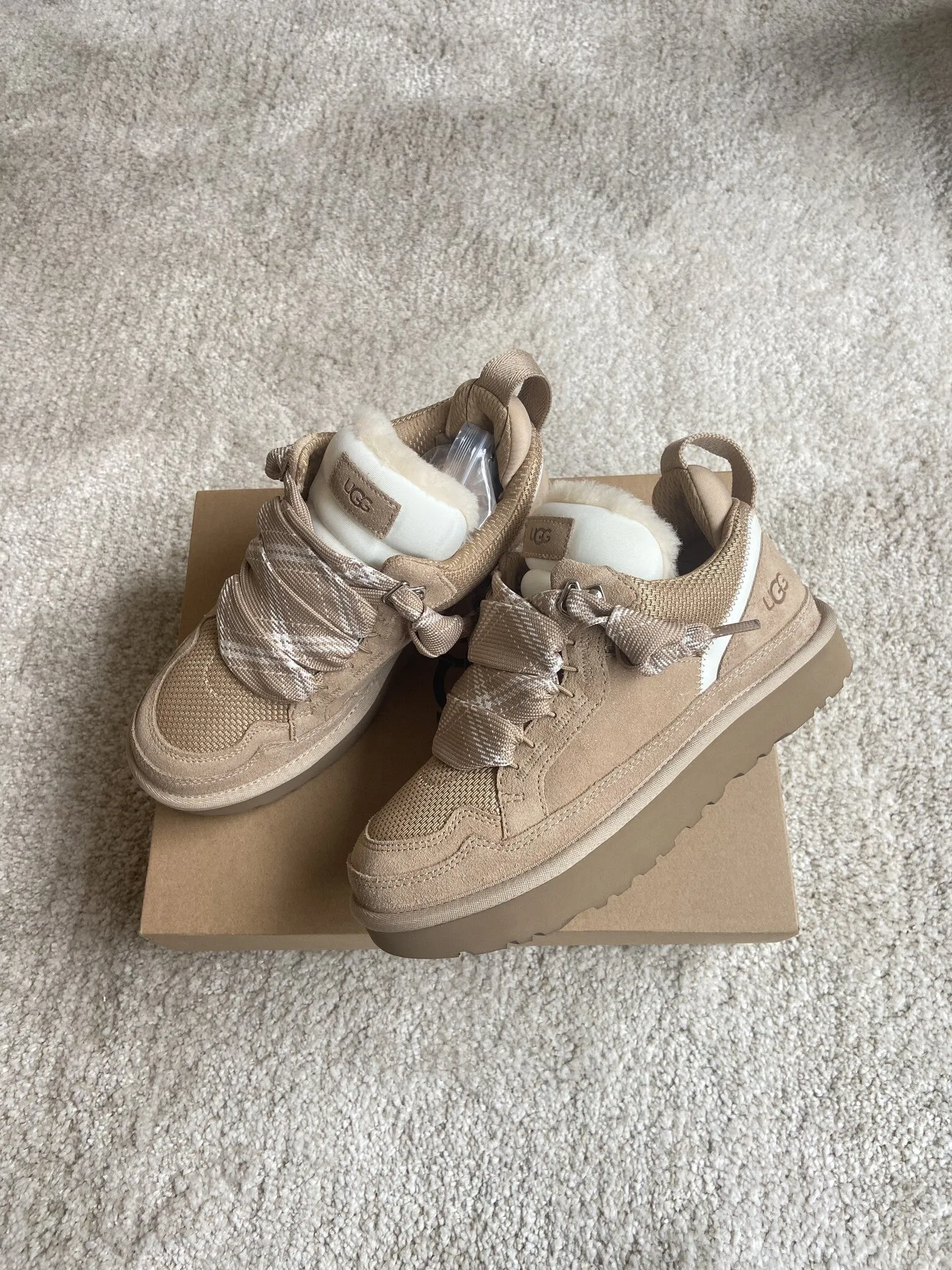 UGG Lowmel Beige