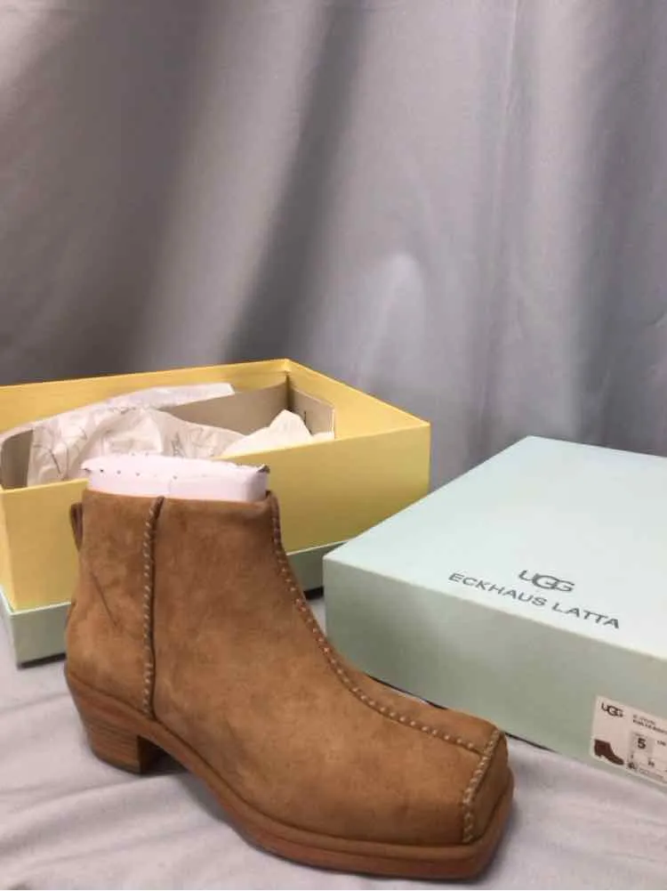 UGG SIZE 5 Ladies SHOES