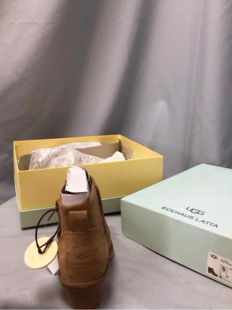 UGG SIZE 5 Ladies SHOES